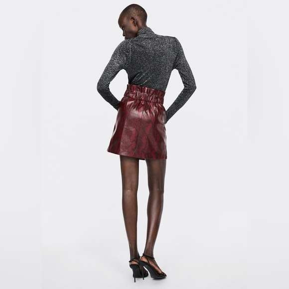 ZARA FAUX LEATHER ANIMAL PRINT MINI SKIRT
Burgundy - Picture 5 of 5